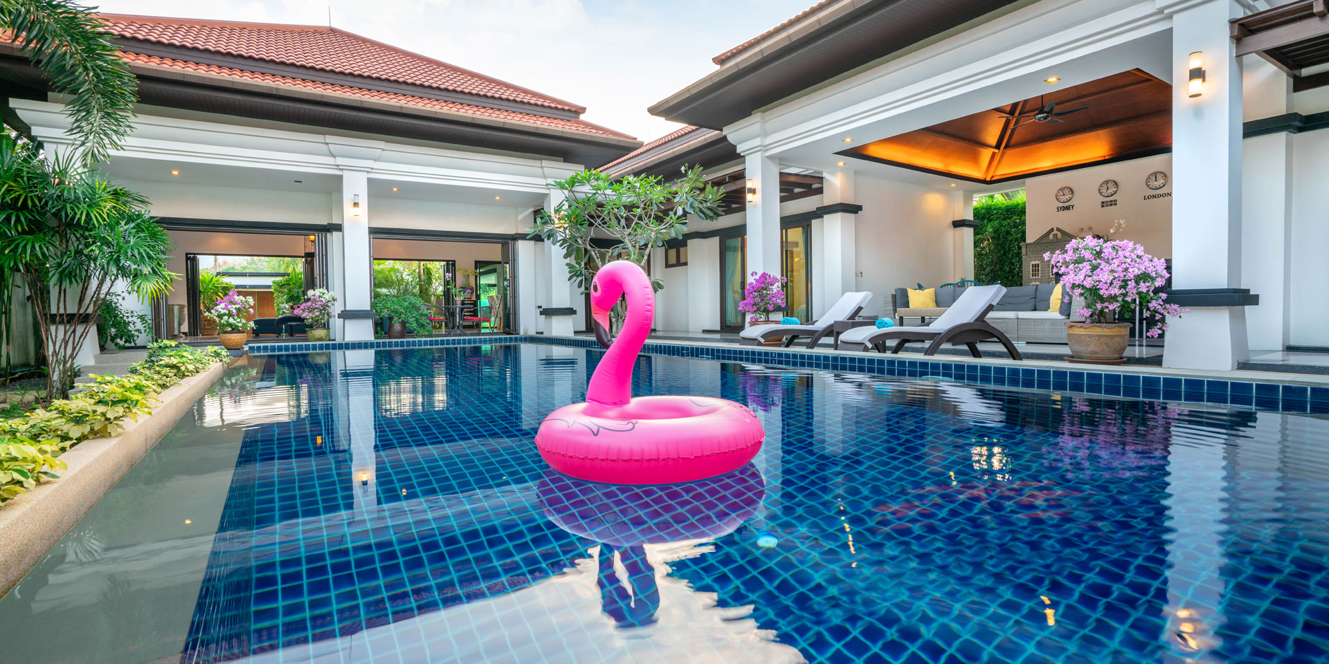 Custom swimming pool construction